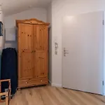 Fewo-19-residenz-duenenstrasse-in-binz-balkon-strandnah-mit-tg-stellplatz-1-raum-apartment Apartmán