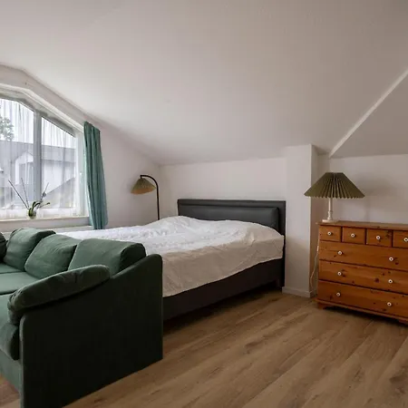 Fewo-19-residenz-duenenstrasse-in-binz-balkon-strandnah-mit-tg-stellplatz-1-raum-apartment Apartmán *