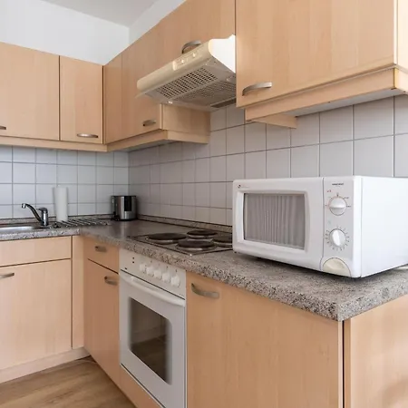 Fewo-19-residenz-duenenstrasse-in-binz-balkon-strandnah-mit-tg-stellplatz-1-raum-apartment